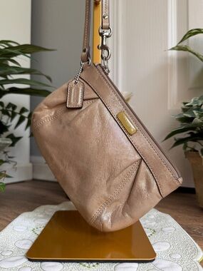 Coach Vintage Metallic Leather Tan Wristlet w/Gold Sheen